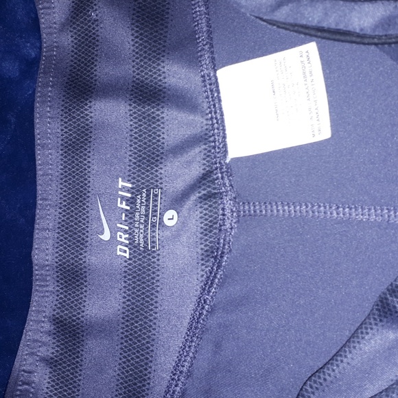 NIKE~Dry Fit Capris - Picture 3 of 5